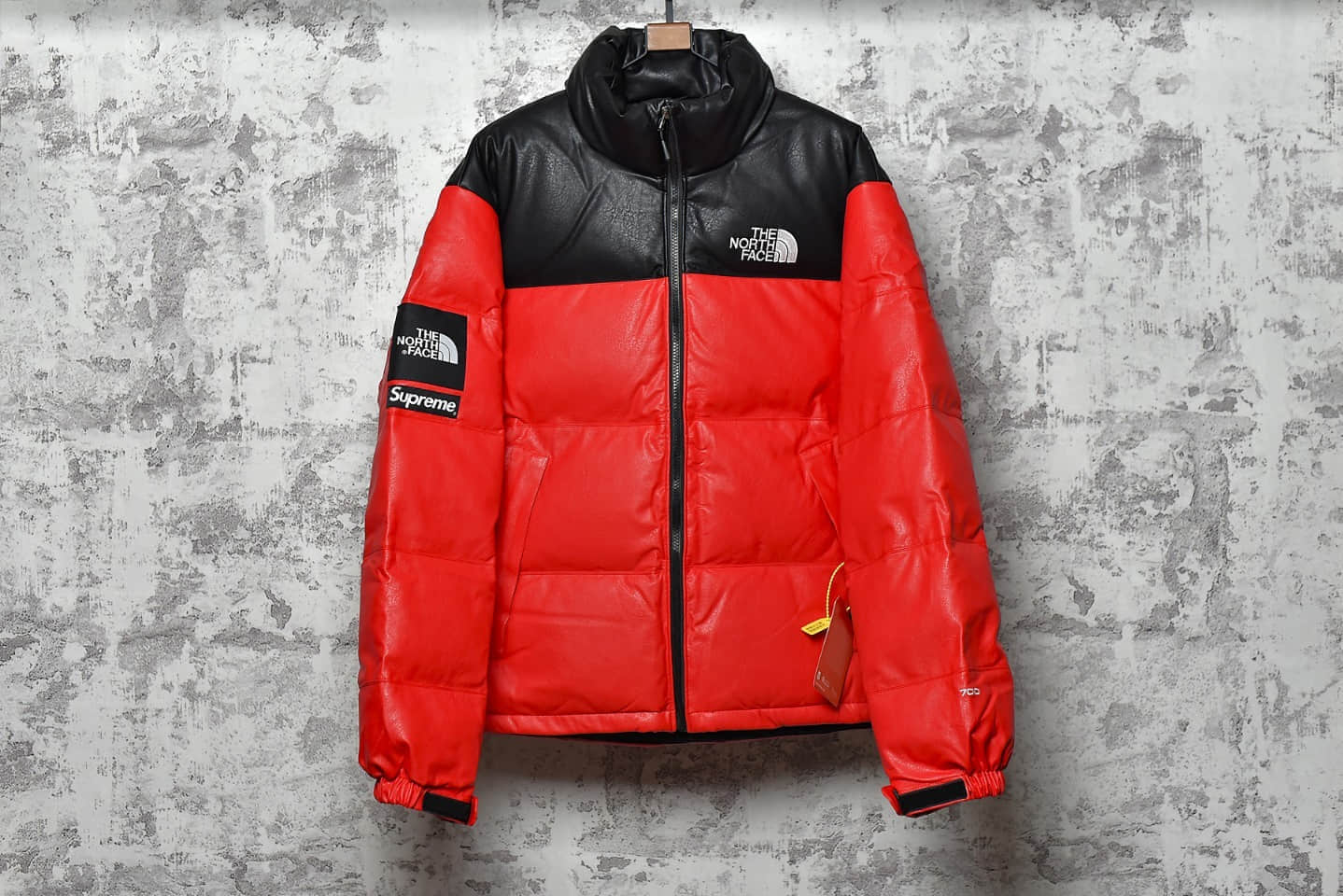 北面Supreme联名黑红羽绒服 Supreme x The North Face 正品北面顶级复刻讲解