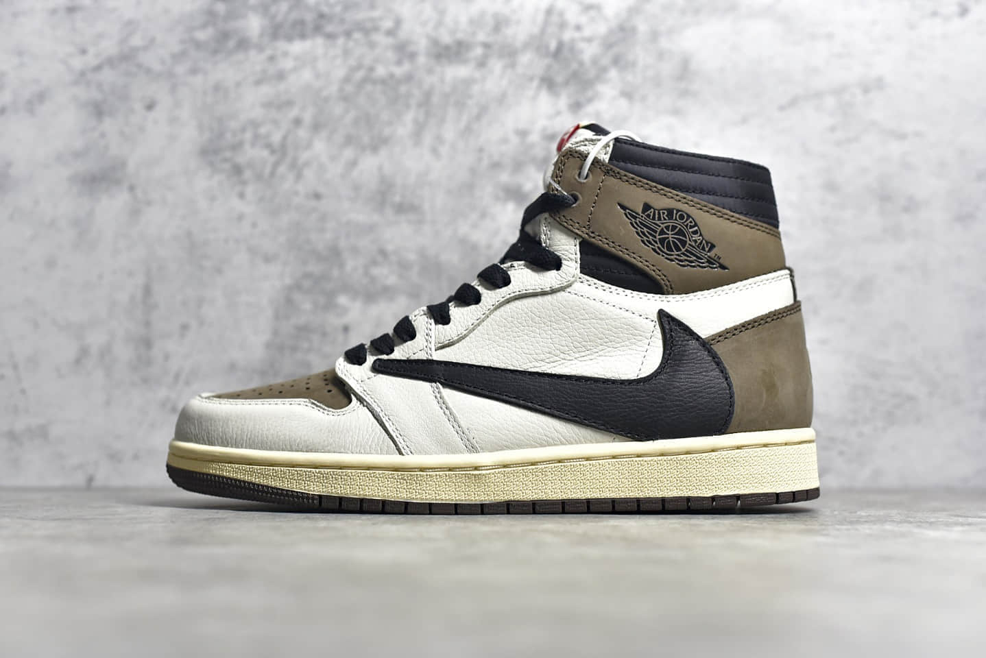 AJ1斯科特联名倒钩 Travis Scott x Air Jordan 1纯原版本AJ1白粽拼接鞋面 货号：555088-105