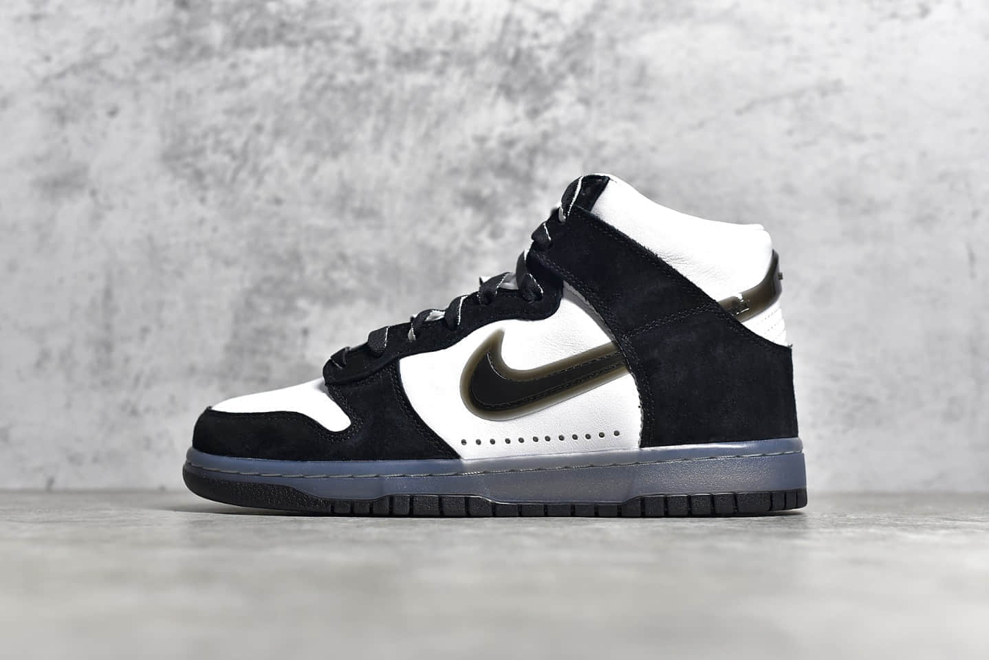 耐克Dunk SB意大利知名店铺联名 Slam Jam x NIKE SB Dunk Hi "Balck White" 耐克Dunk SB黑白高帮 货号：DA1639-100