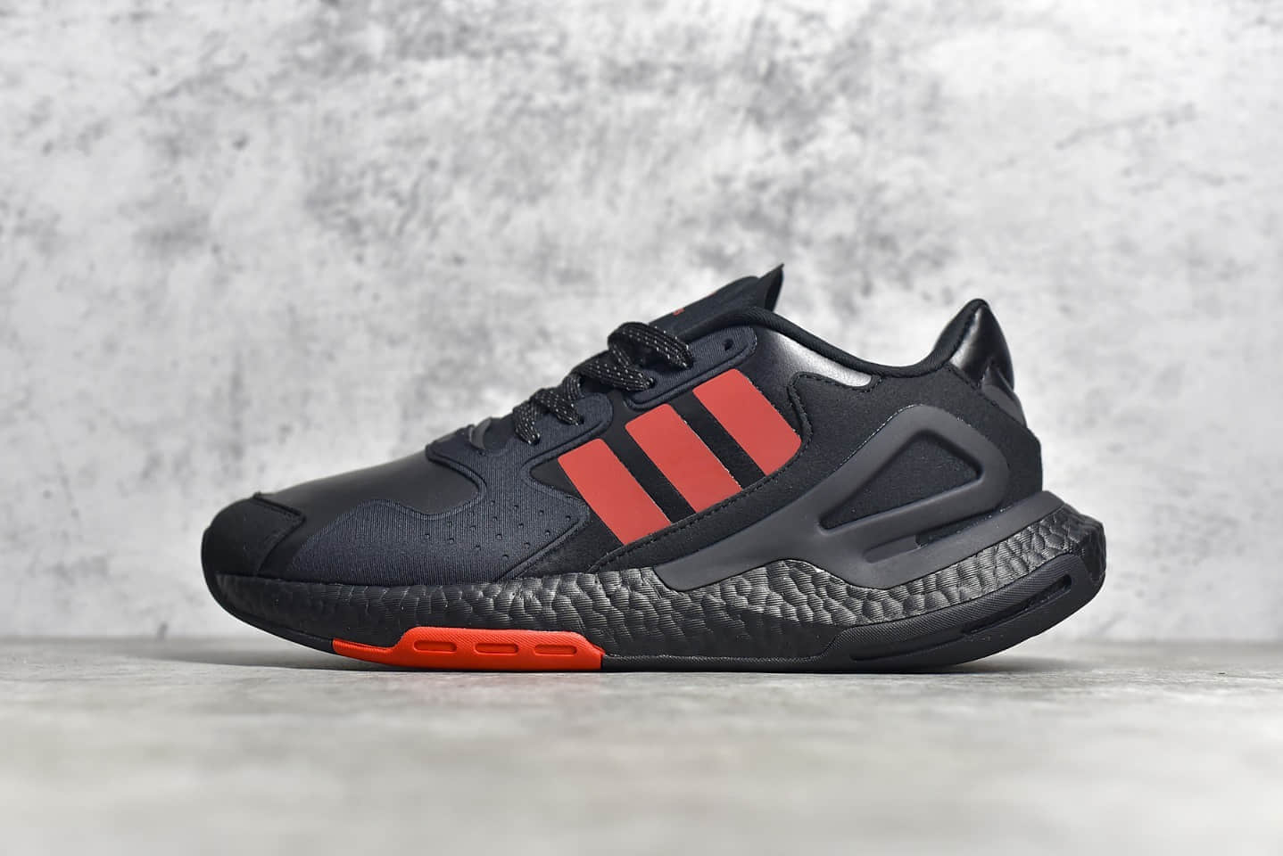 阿迪达斯夜行者二代黑红色跑鞋 Adidas Day Jogger 陈奕迅同款阿迪达斯BOOST跑鞋 货号：FW4820