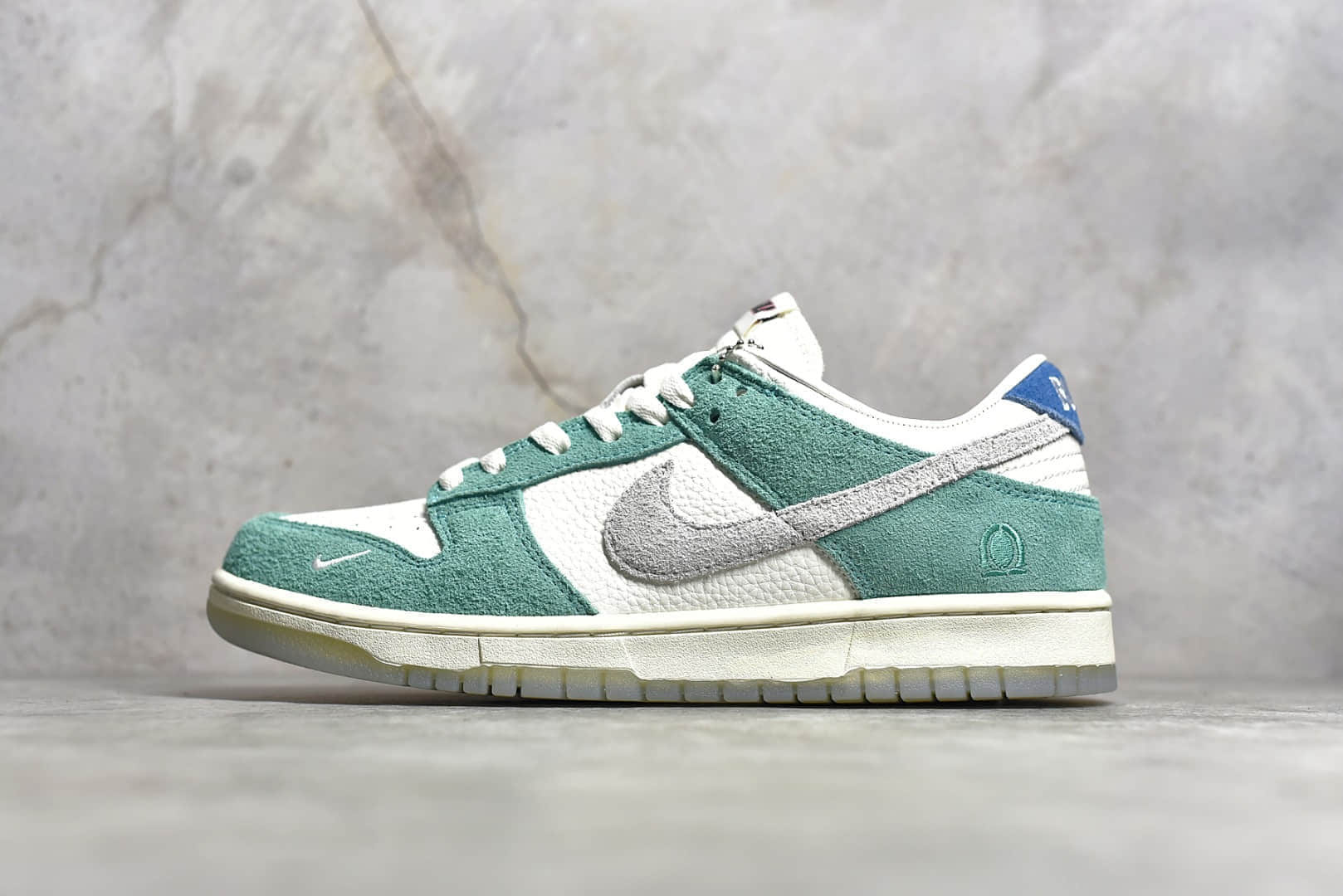 耐克Dunk SB KASINA 联名款板鞋 KASINA x NIKE SB Dunk Low 耐克Dunk白绿麂皮低帮 货号：CZ6501-101