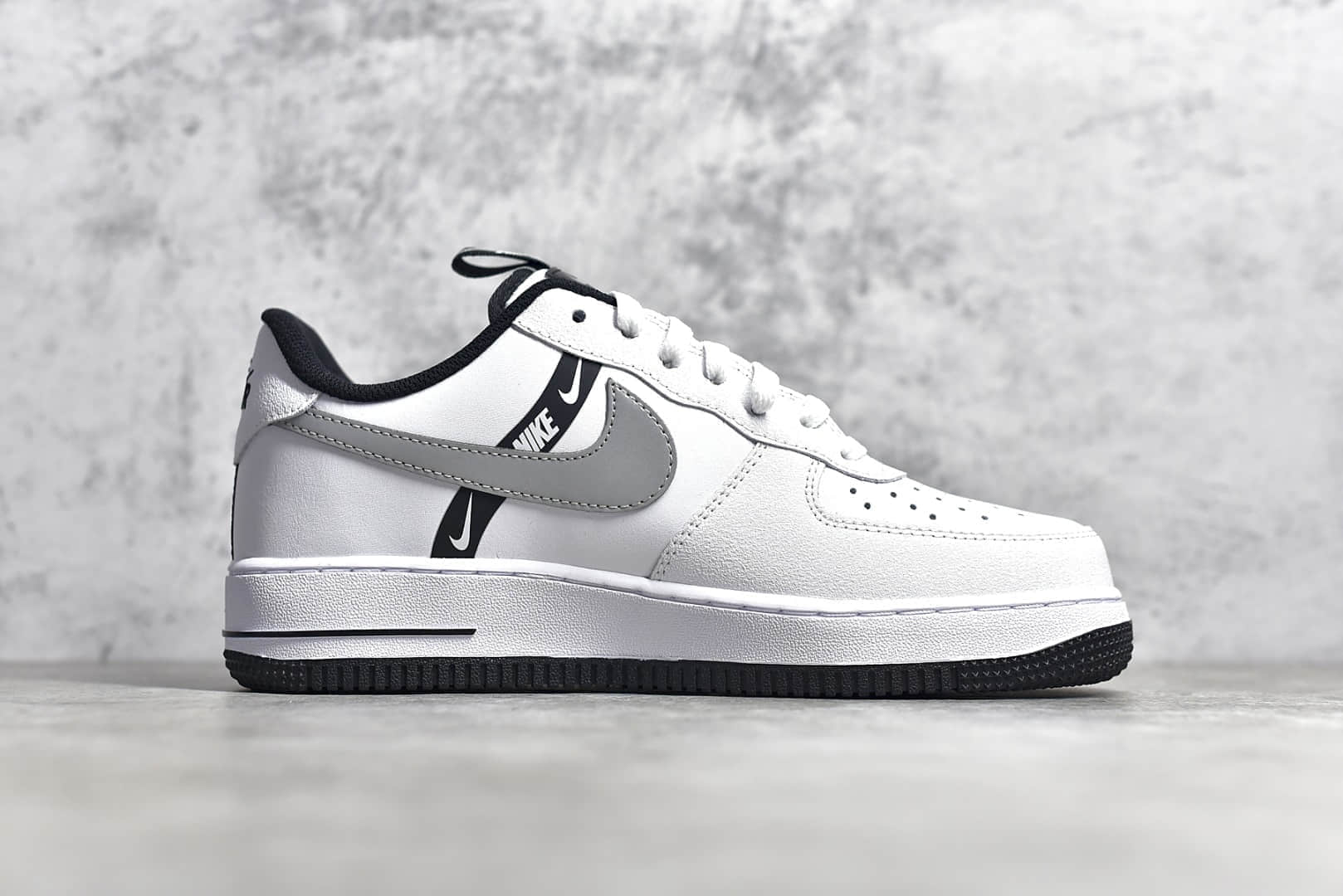 耐克空军一号串标反光板鞋 Nike Air Force 1 纯原版本耐克空军经典白色低帮 货号：CT4683-100-潮流者之家