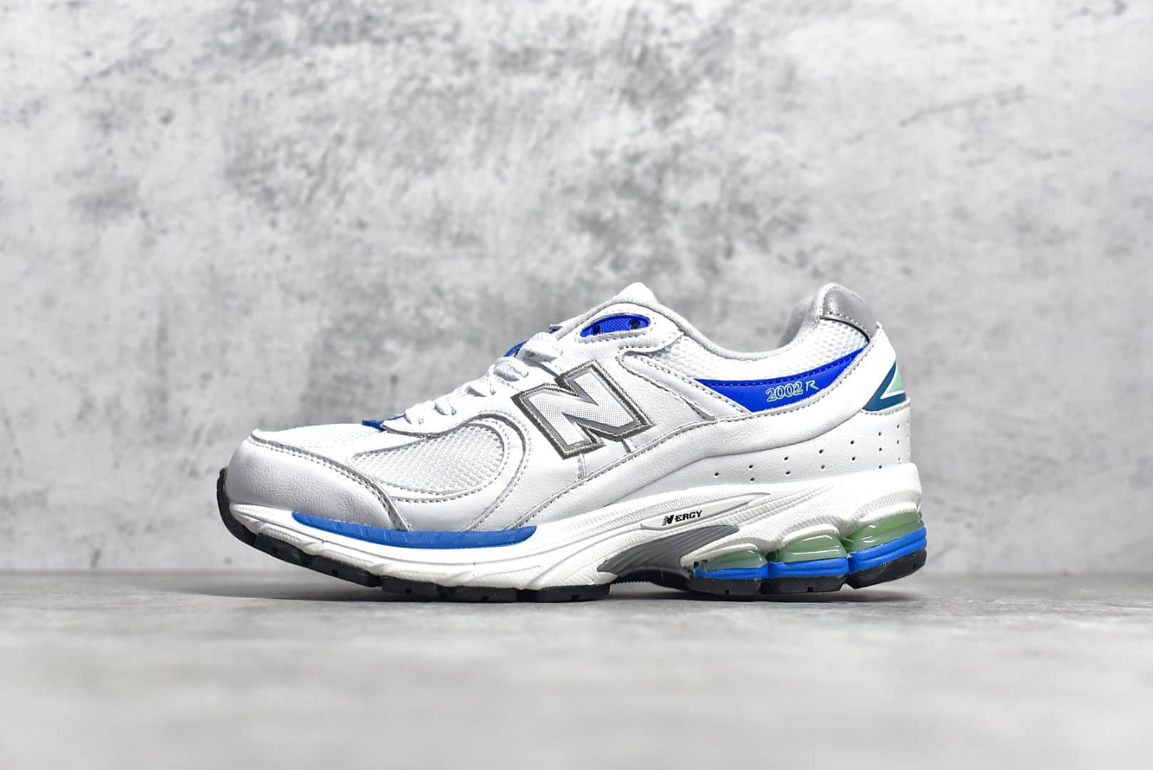 新百伦2002白蓝色慢跑鞋缓震性能 New Balance WL2002 NB复古休闲跑步鞋 货号：ML2002RW
