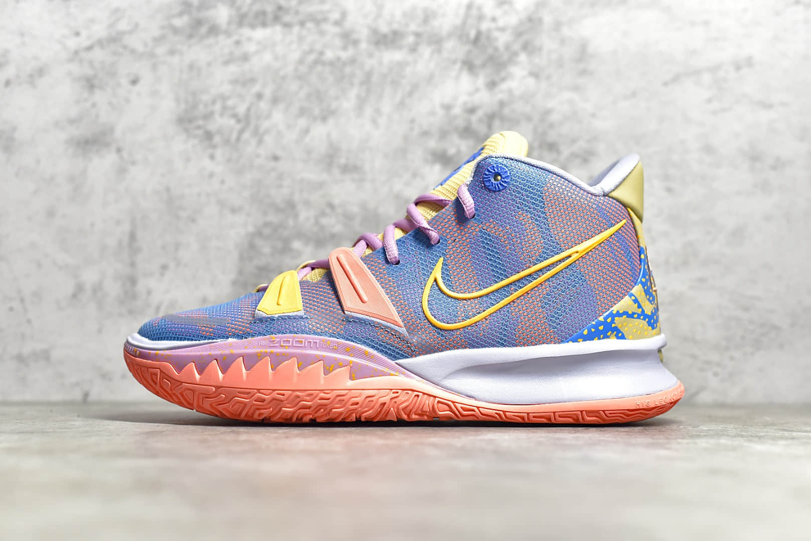 耐克欧文7代蓝粉实战球鞋 NIKE 欧文7 "EXPRESSIONS" 耐克欧文7艺术主题 货号：DC0589-003