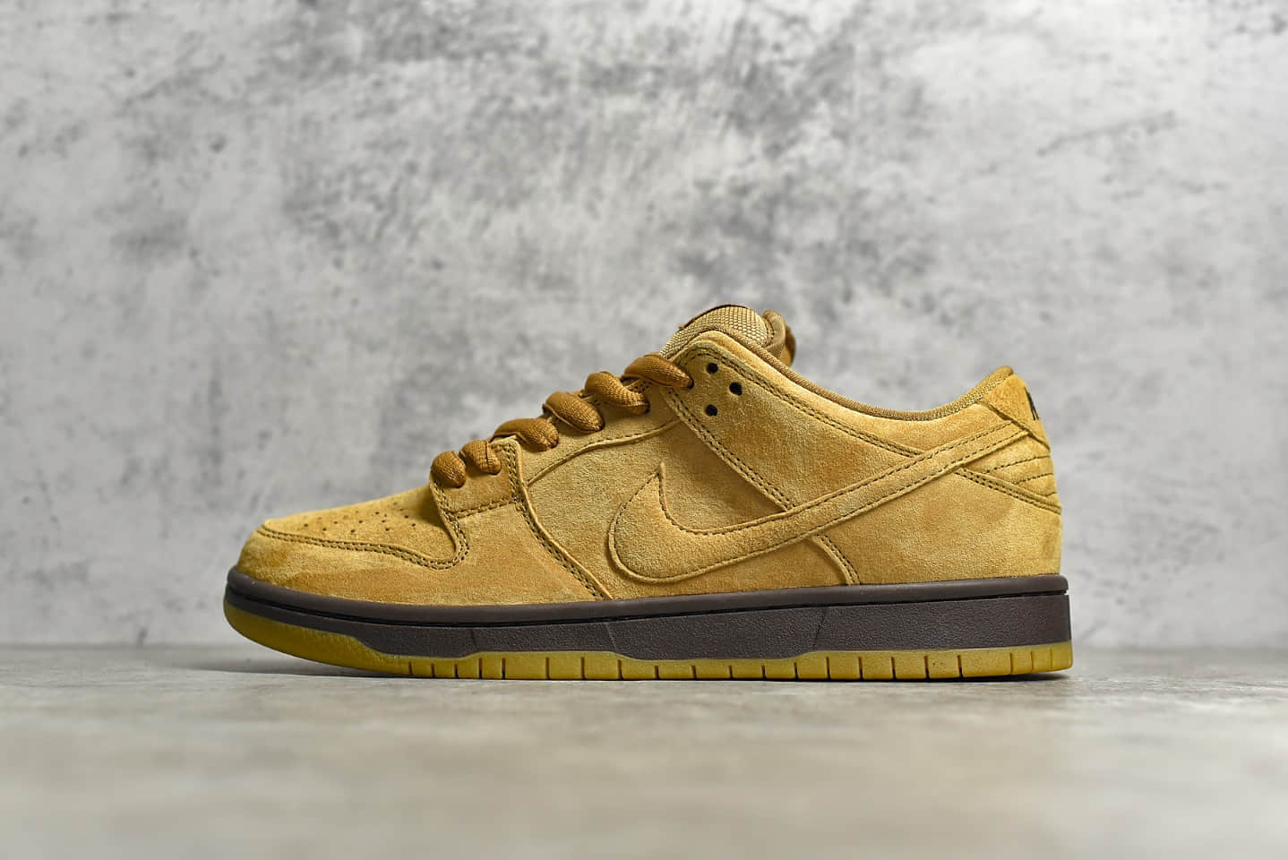 耐克Dunk SB小麦低帮板鞋 NIKE SB Dunk Low Pro 纯原版本耐克小麦麂皮板鞋 货号：BQ6817-204