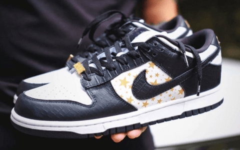 耐克Dunk SB SUP联名款板鞋 Supreme x Nike SB Dunk Low “Black Stars” 耐克Dunk鳄鱼皮低帮 货号：DH3228-102