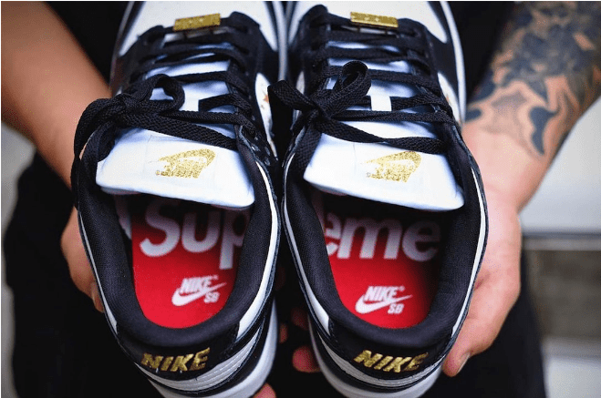 耐克Dunk SB SUP联名款板鞋 Supreme x Nike SB Dunk Low “Black Stars” 耐克Dunk鳄鱼皮低帮 货号：DH3228-102