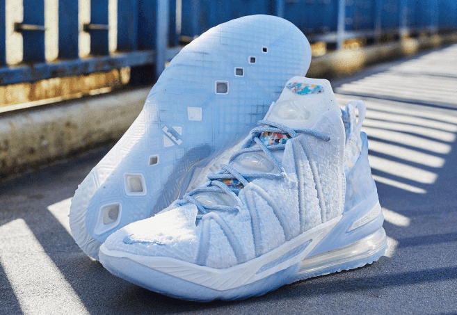耐克詹姆斯18冰淇淋配色实物图 Nike LeBron 18 “Blue Tint” 耐克白蓝色实战球鞋 货号：CW3156-400-潮流者之家