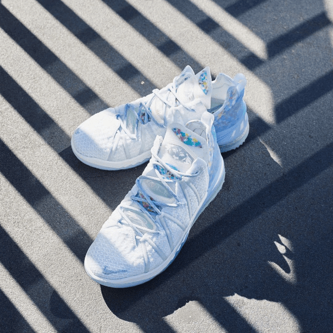 耐克詹姆斯18冰淇淋配色实物图 Nike LeBron 18 “Blue Tint” 耐克白蓝色实战球鞋 货号：CW3156-400