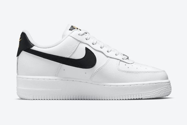 耐克空军白黑低帮新款 Nike Air Force 1 Low 金色表示点缀新款耐克空军发售 货号：CZ0270-102