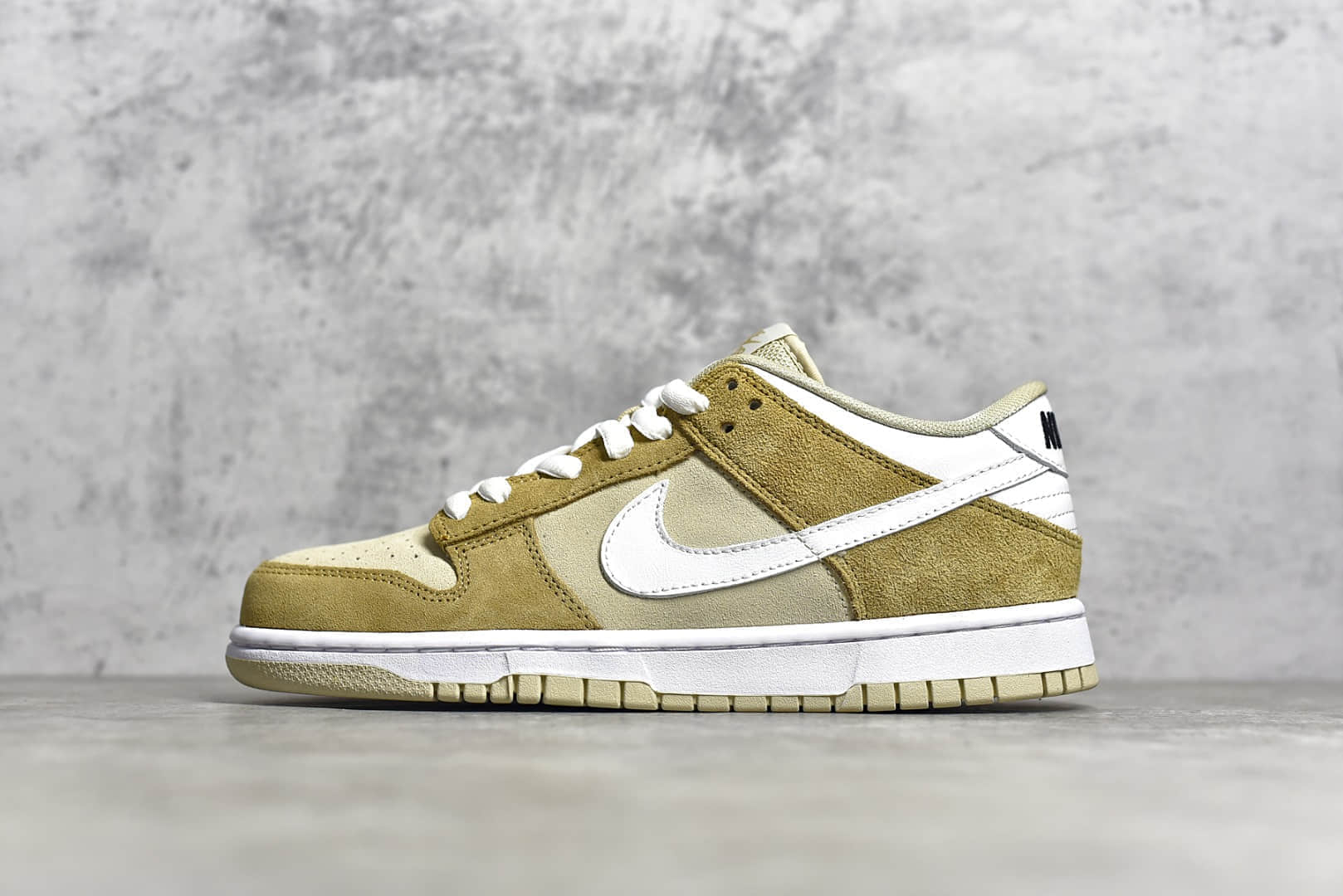 耐克Dunk SB白金低帮板鞋 NIKE SB Dunk Low 莆田顶级耐克Dunk SB复刻 耐克Dunk麂皮低帮板鞋 货号：DH7913 002