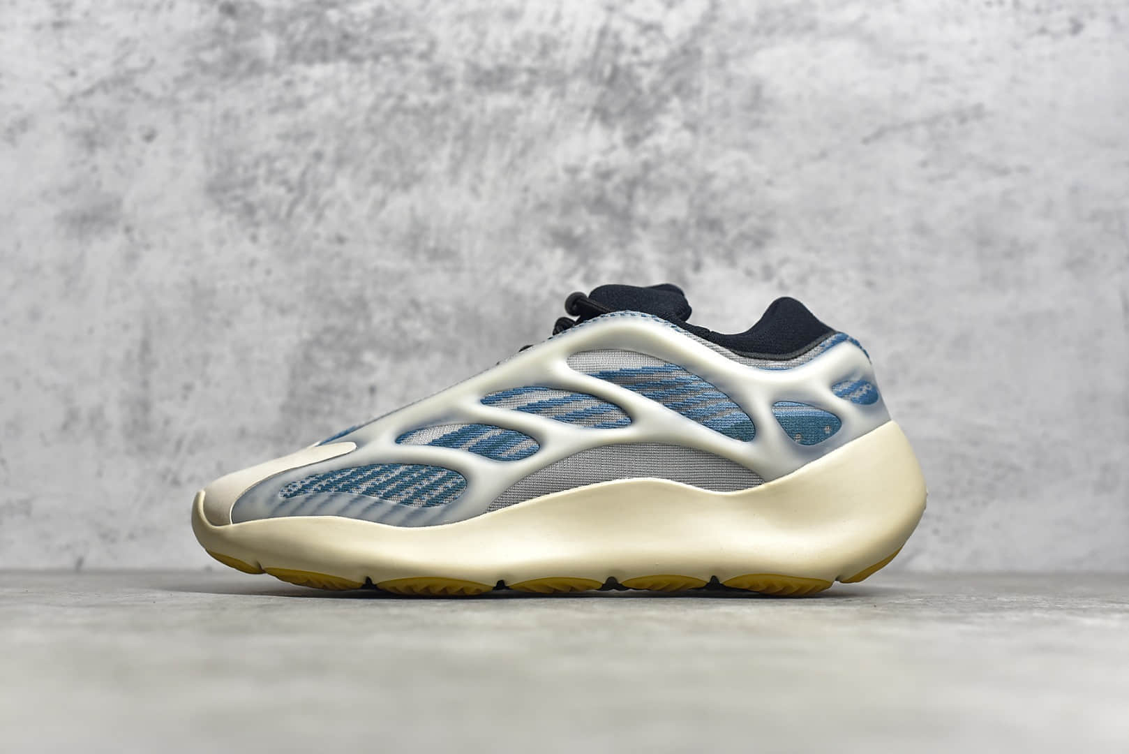 椰子700V3蓝晶石新配色OG纯原版本 Adidas originals Yeezy 700 V3 Kyanite蓝晶石 极光2.0 货号：GY0260