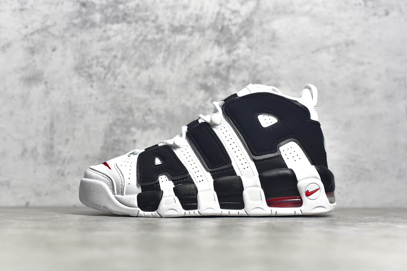 耐克皮蓬熊猫黑白高帮篮球鞋 NIKE AIR MORE UPTEMPO 耐克正品原厂材料打造皮蓬实战球鞋 货号：414962-105