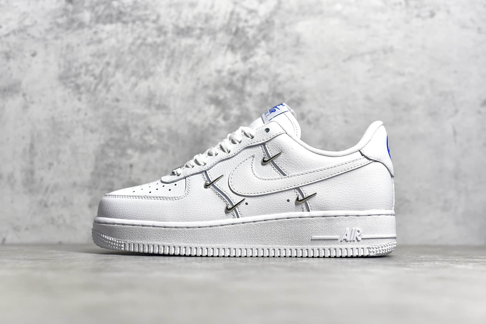 耐克空军联名小银勾 NIKE Air Force 1 Low ’07 "All white" 耐克空军一号白色低帮原厂正品一比一空军 货号：CT1990-100