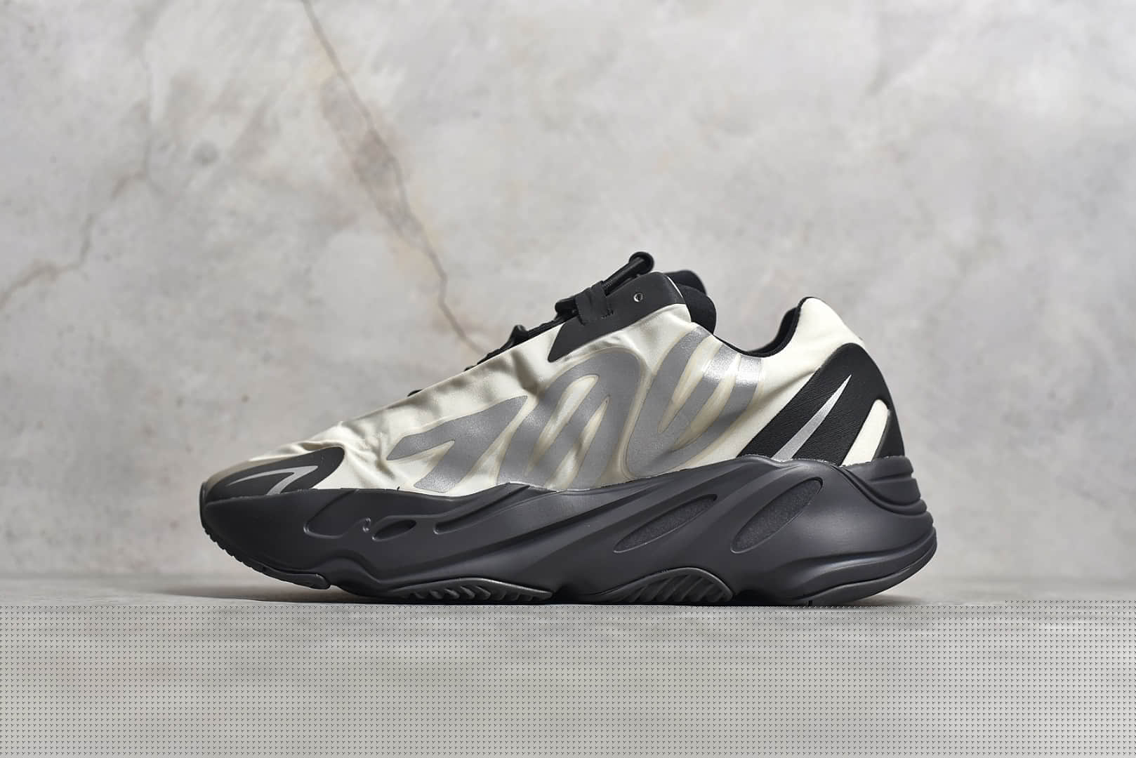 椰子700MNVN骨白OG纯原版本 adidas originals Yeezy Boost 700 MNVN Bone 椰子700反光 椰子700骨白 货号：FY3729