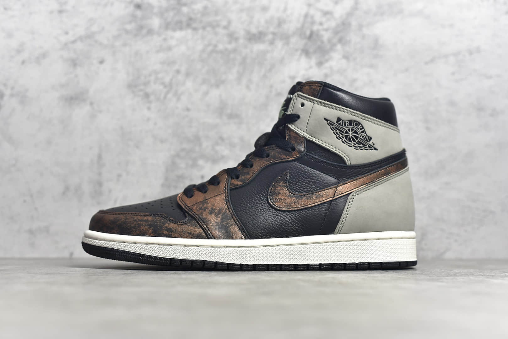 AJ1古铜影子灰军装风格 Air Jordan 1 High OG High OG “Shadow” 老汪纯原版本供应 莆田AJ纯原版本 货号：555088-033