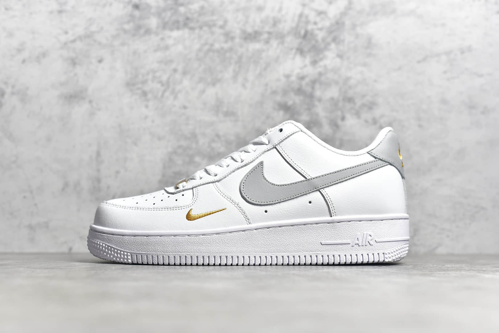 耐克空军白灰色低帮 NIKE Air Force 1'07 Low 莆田CJ纯原版本耐克空军白色鞋面灰色勾荔枝皮 货号：CZ0270-106