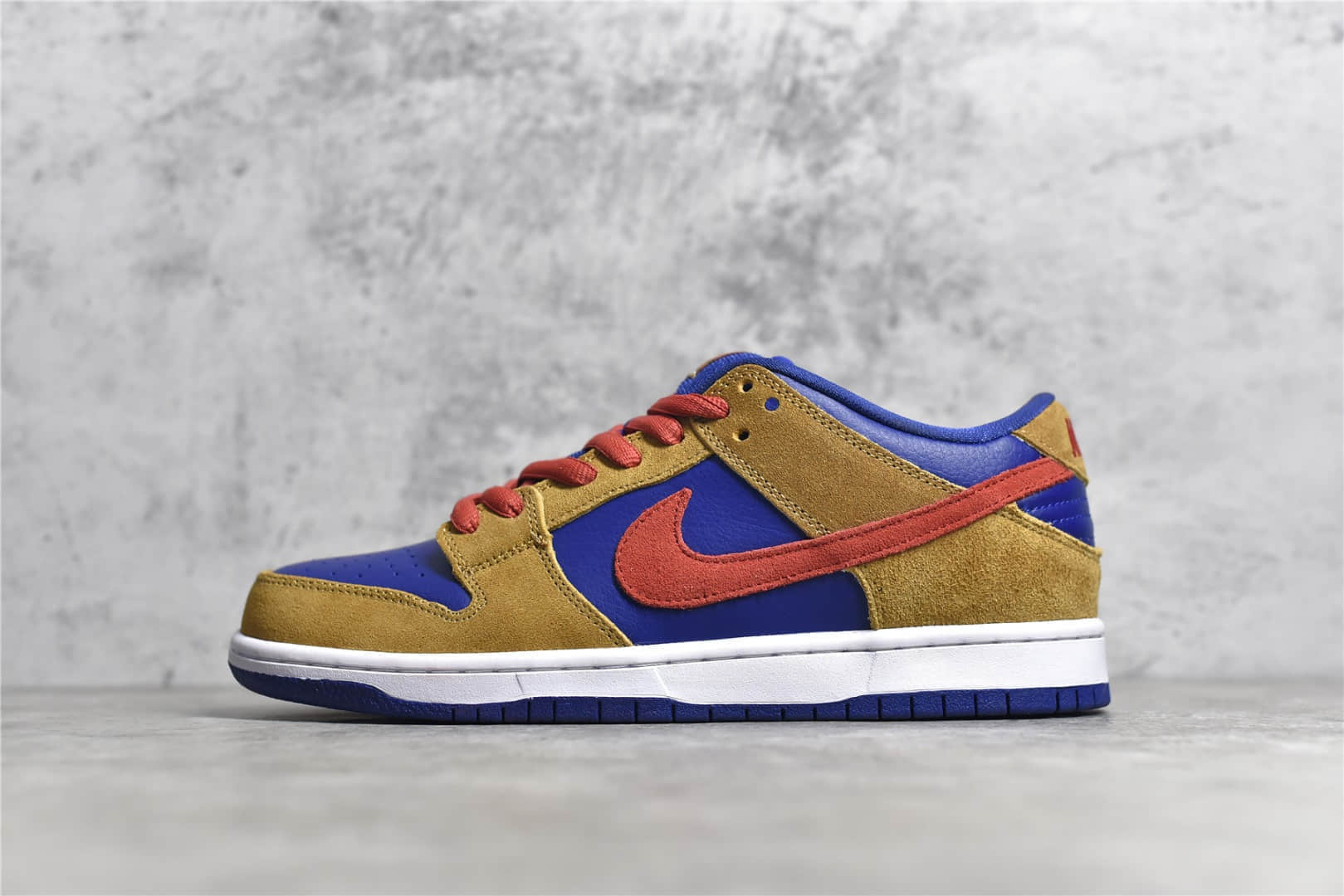 耐克Dunk SB棕红蓝麂皮低帮 Nike SB Dunk Low Pro PaPa Bear 耐克麂皮板鞋 顶级版本耐克Dunk复刻 货号：BQ6817 700