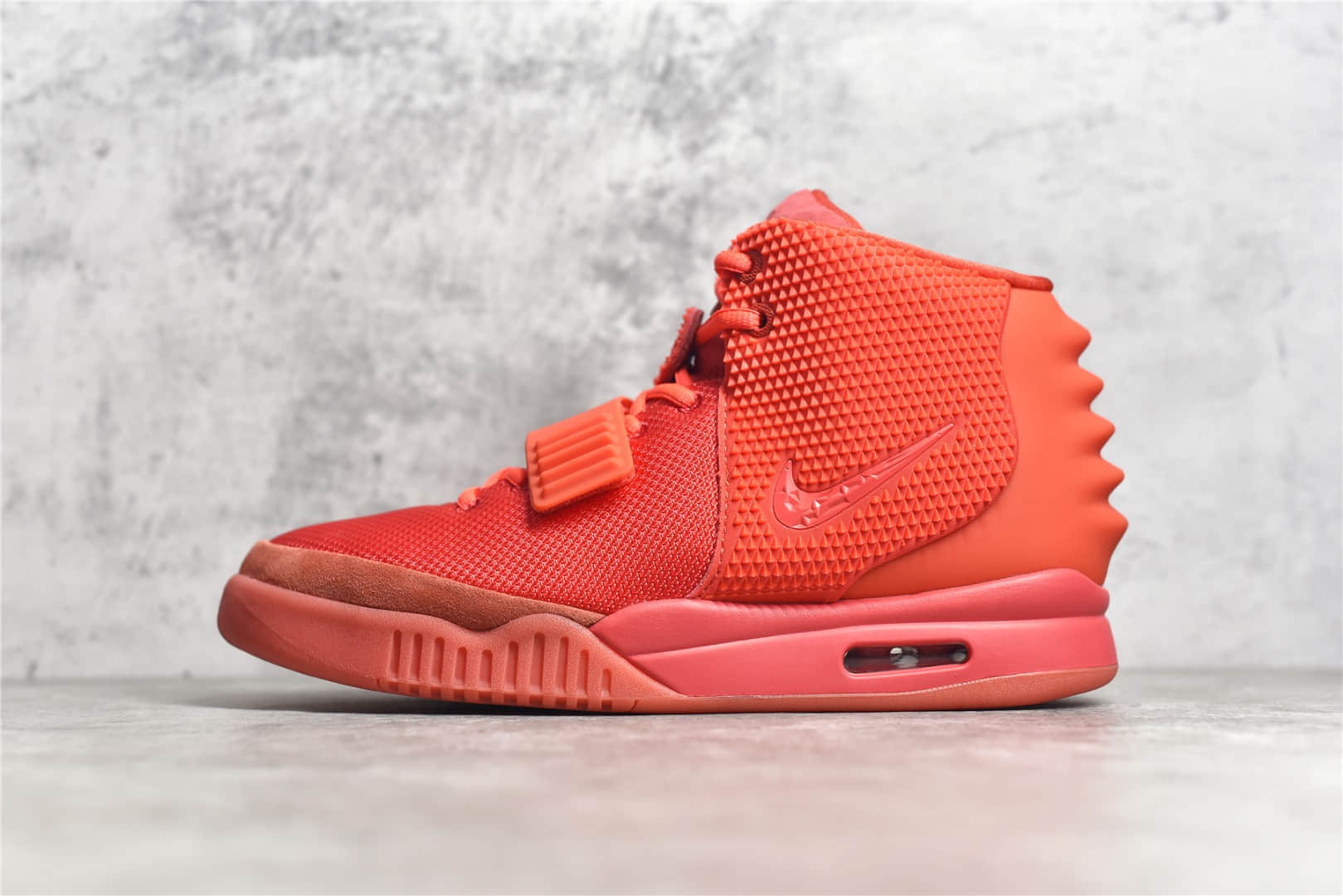 耐克椰子红色椰子球鞋 NIKE AIR YEEZY 2 RED OCTOBER 莆田纯原版本耐克红色椰子天价球鞋 货号：508214-660