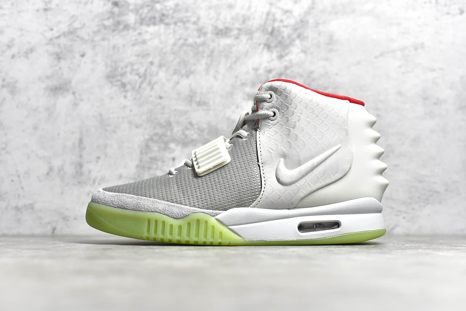 耐克椰子灰白色椰子球鞋 NIKE AIR YEEZY 2 NRG KANYE WEST 灰白 耐克椰子莆田纯原复刻Nike Air Yeezy 2 货号：508214-010