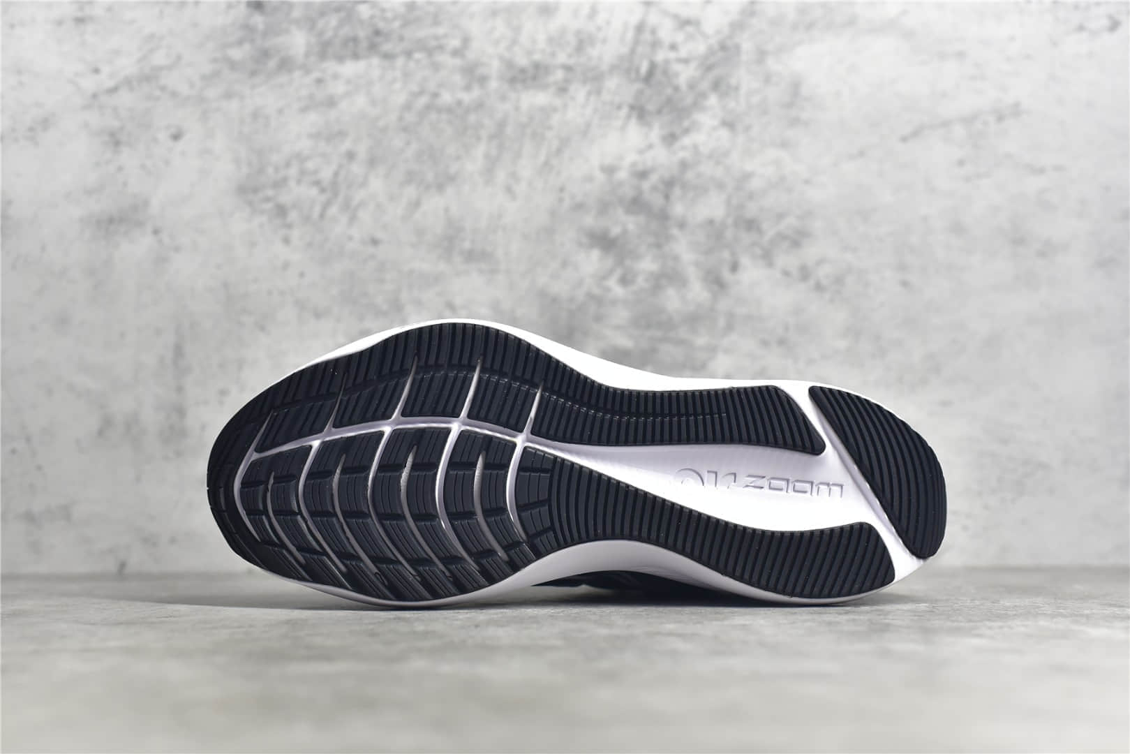 耐克登月8代黑色轻跑鞋 Nike Air Zoom Winflo 8代 耐克网面新款轻跑鞋 货号：CW3419-006-潮流者之家