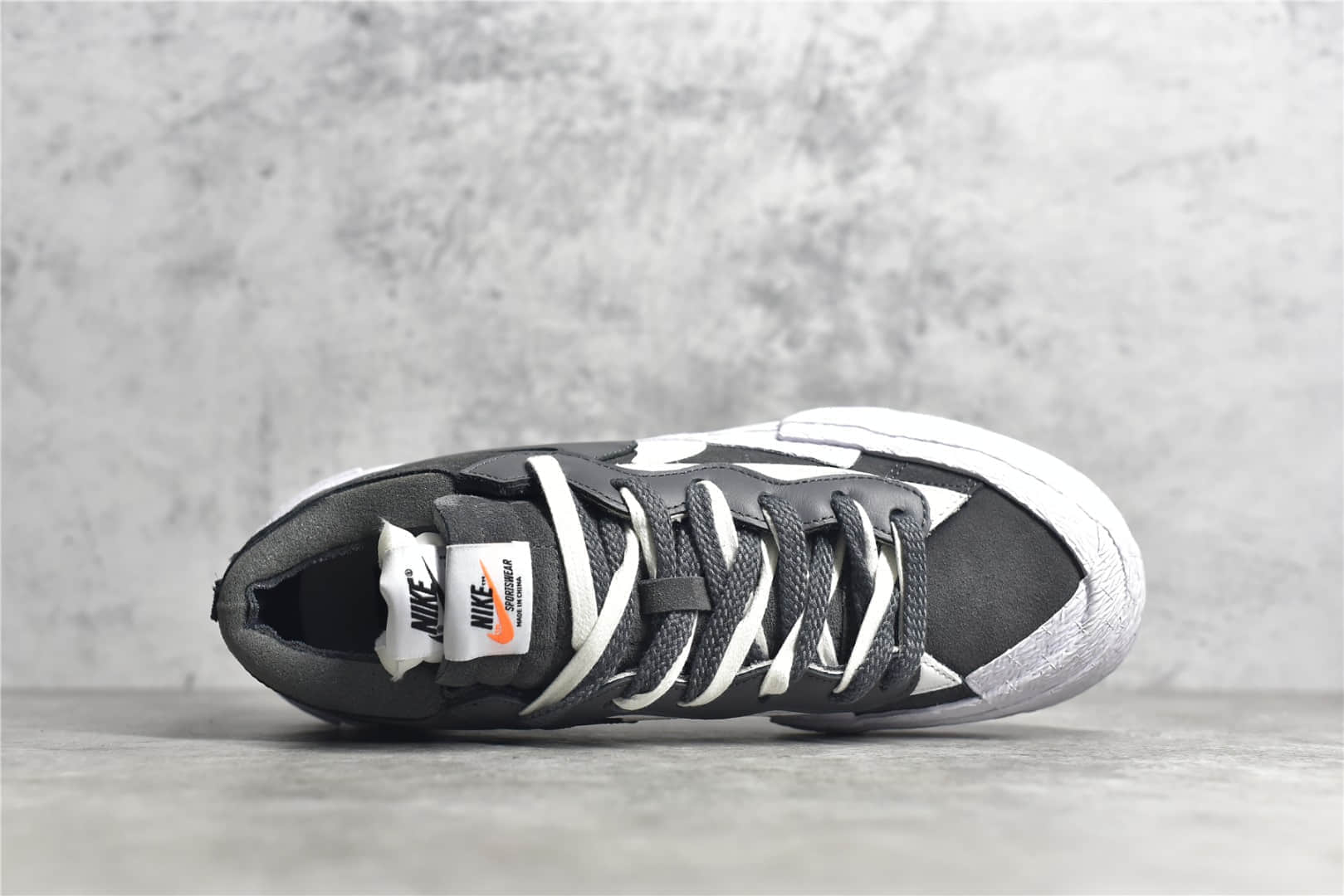 耐克Sacai联名黑色低帮 Sacai X Nike Blazer Low Dunk Dark Grey 耐克联名款低帮解构鞋 货号：DD1877-002-潮流者之家
