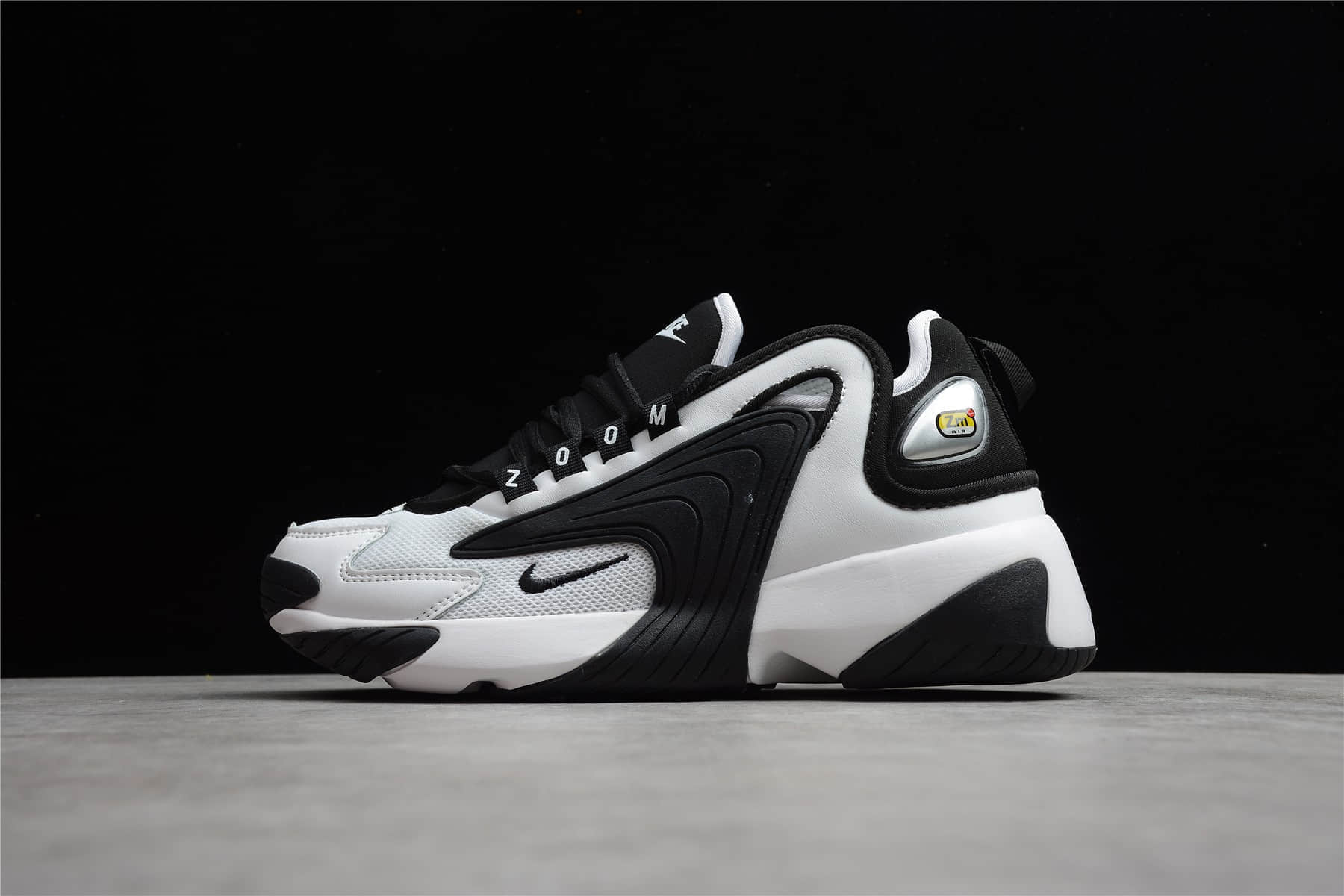 耐克2K黑白色跑鞋公司级版本 NIKE ZOOM 2K WMNS 耐克复古潮流老爹跑步运动鞋 货号：AO0354-100