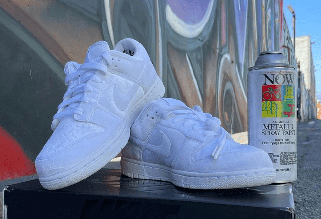 耐克Dunk DSM联名白色 Dover Street Market x Nike Dunk Low “Triple White” 耐克Dunk白色丝绒 货号：DH2686-100