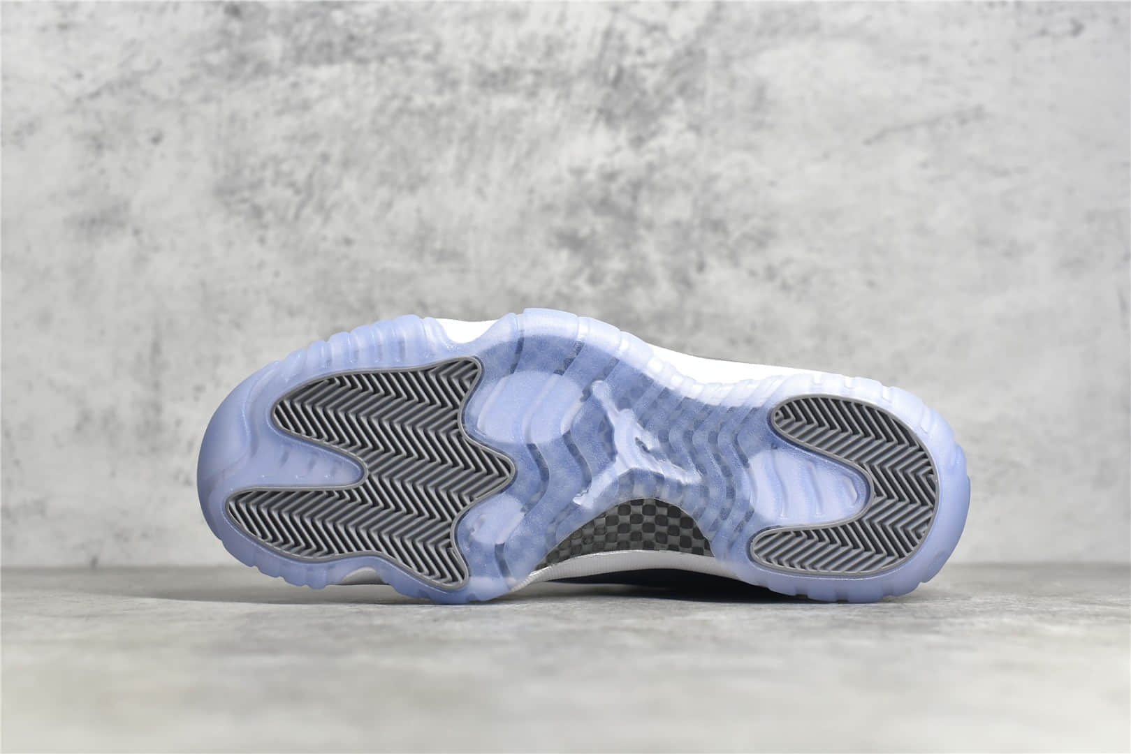 AJ11酷灰高帮实战篮球鞋 Air Jordan 11 “Cool Grey” 真碳纤维AJ11灰色原厂进口材质LJR纯原版本 货号：CT8012-005-潮流者之家