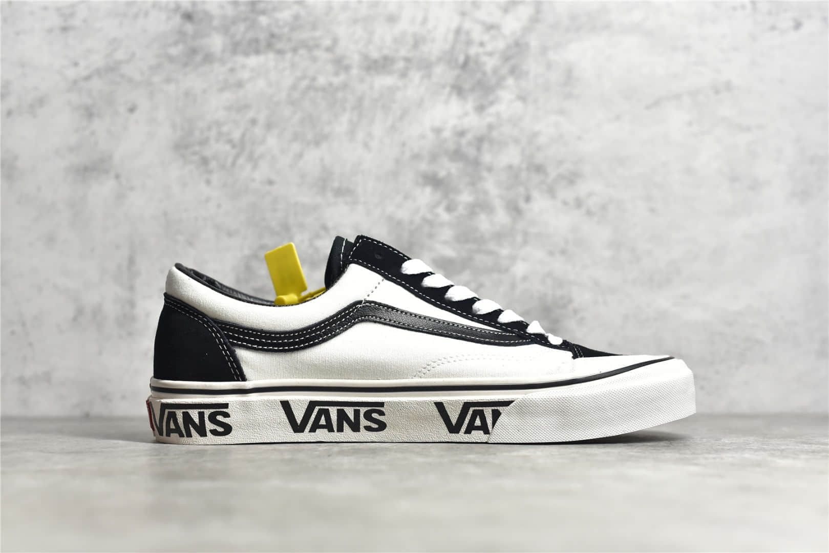 万斯半月包头黑白低帮帆布鞋 万斯真标硫化纯原版本 Vans Style 36黑白色 货号：VN0A3ZCJ9IG-潮流者之家