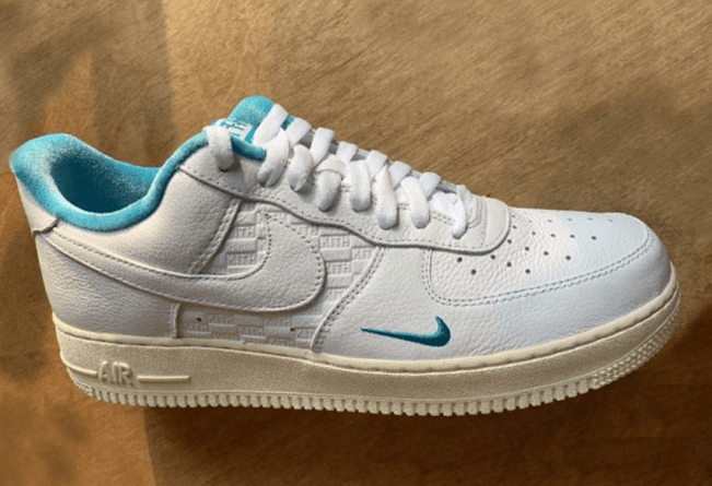 耐克空军Kith联名新款实物图 Kith x Nike Air Force 1 Low “Hawaii” 耐克空军白蓝色低帮 货号：DC9555-100