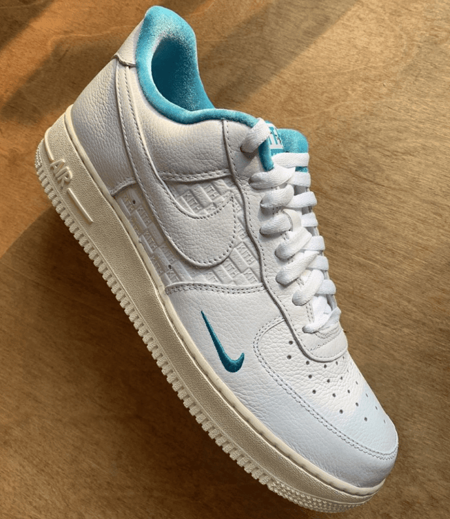 耐克空军Kith联名新款实物图 Kith x Nike Air Force 1 Low “Hawaii” 耐克空军白蓝色低帮 货号：DC9555-100