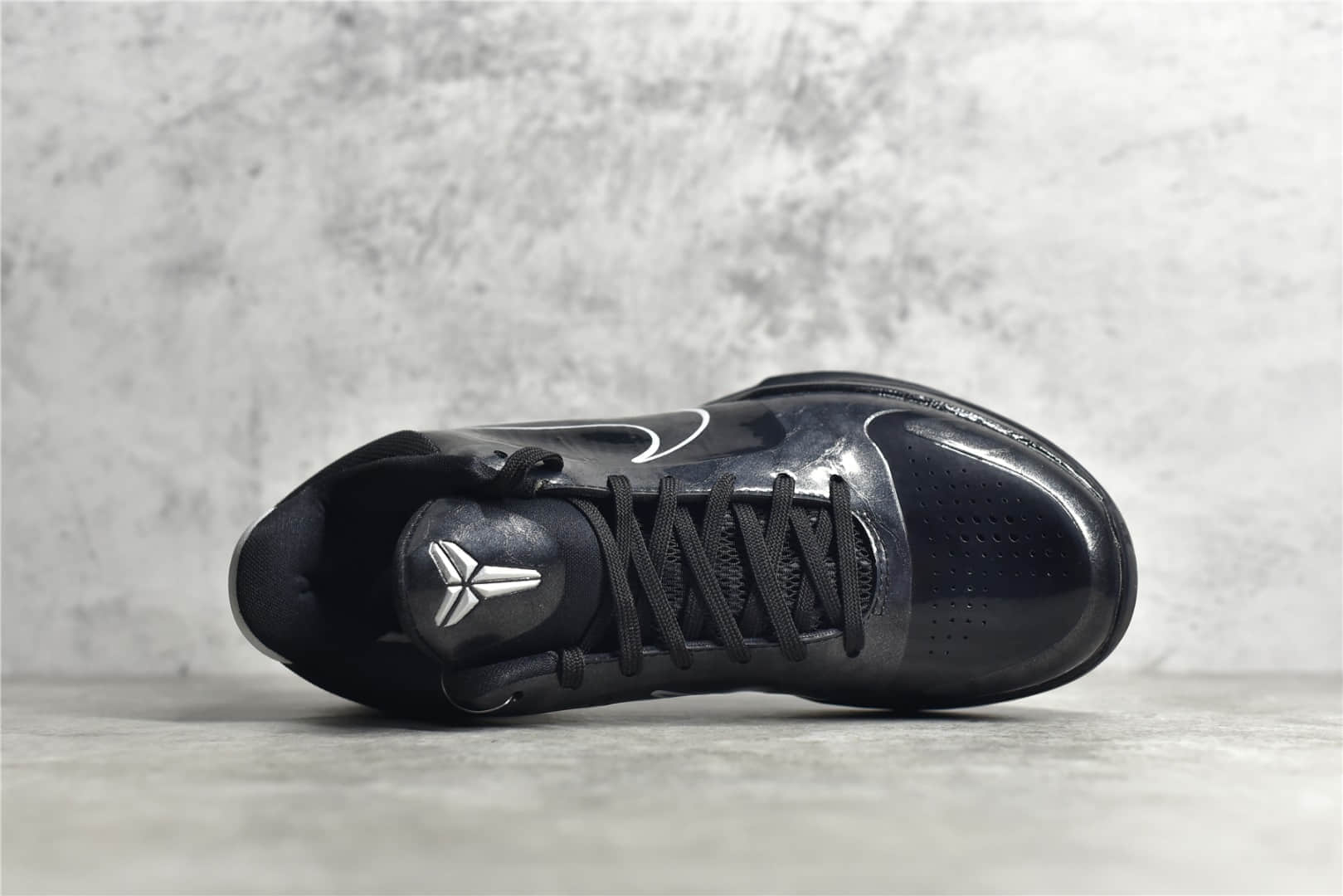 耐克科比5黑武士实战球鞋 NIKE KOBE 5 BLACK OUT 莆田耐克科比球鞋复刻 真碳缓震球鞋 货号：386429-003-潮流者之家