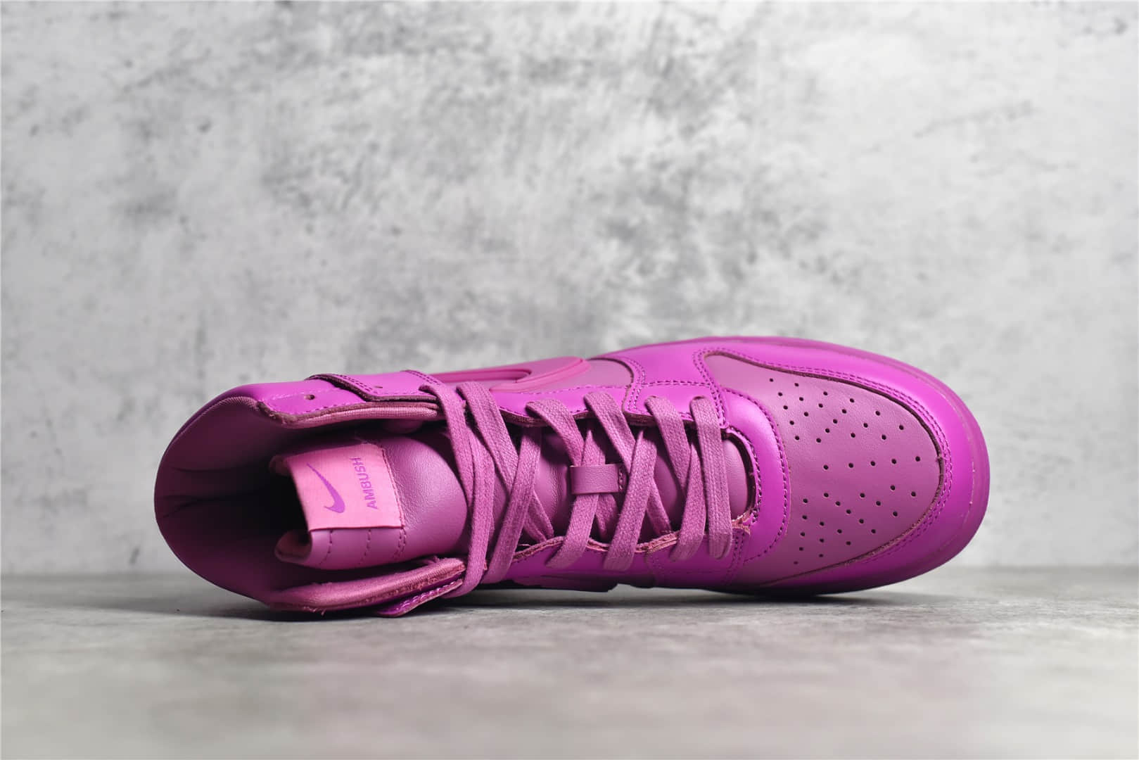 耐克Dunk AMBUSH联名款 AMBUSH x Nike Dunk High 耐克粉色高帮板鞋 货号：CU7544-600-潮流者之家