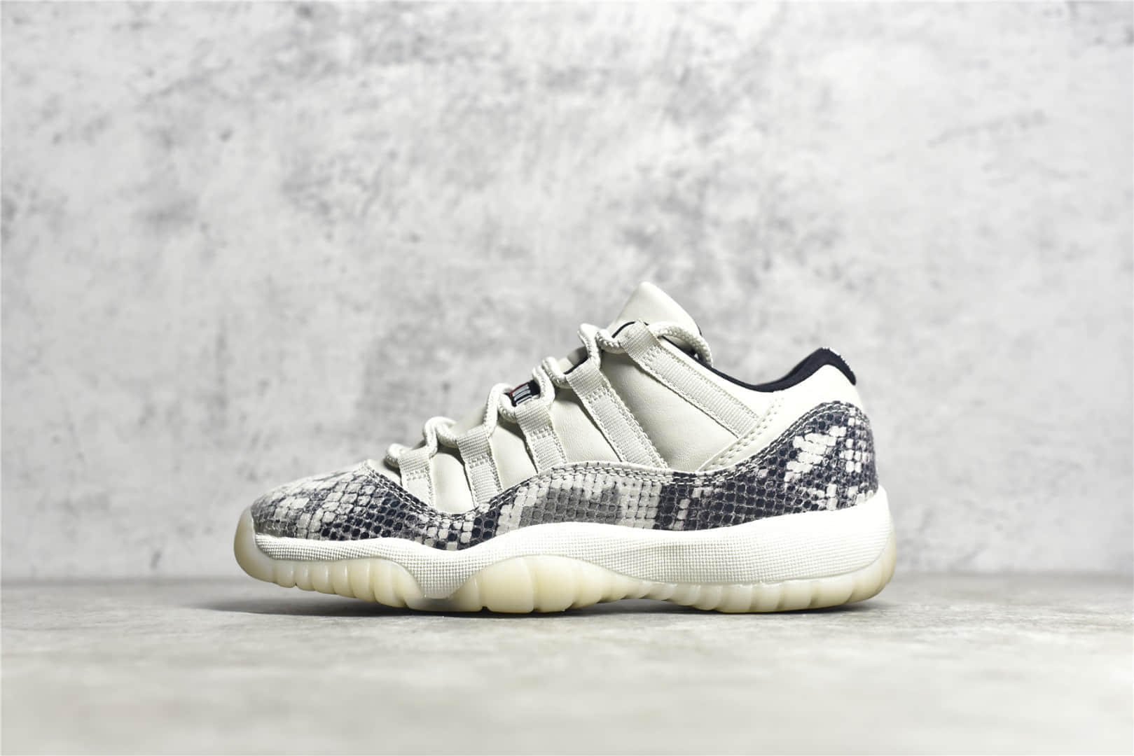 AJ11白蛇真碳缓震实战球鞋 AIR JORDAN 11 LOW “Snakeskin” 正品AJ11低帮复刻 货号：CD6847-002