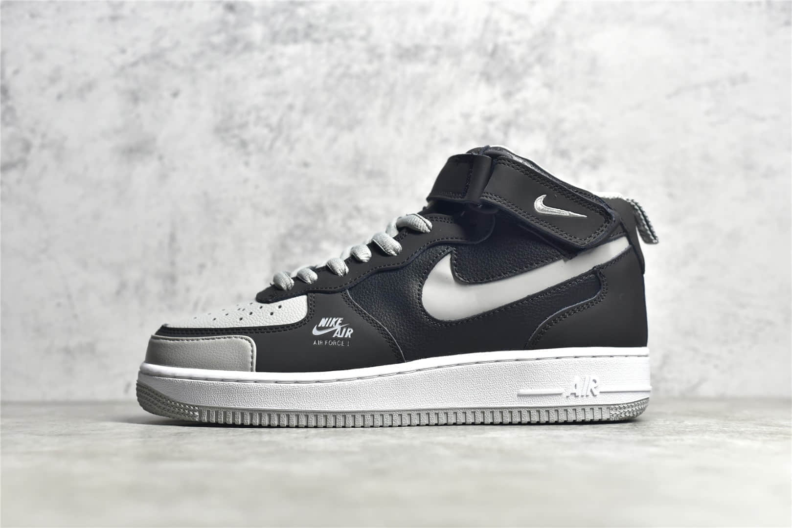 耐克空军影子灰纯原版本 Nike Air Force 1 Lv8“Shadow Grey” 耐克空军黑灰高帮 货号：BQ6819-008