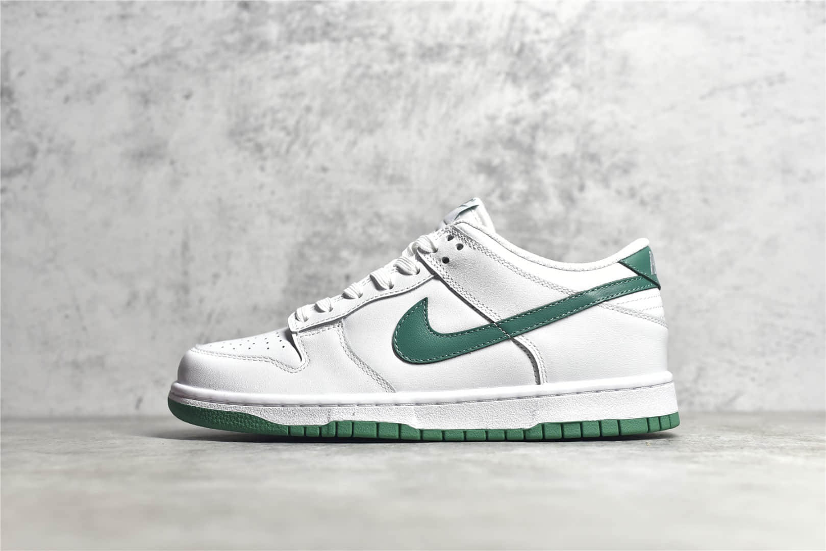 耐克Dunk SB白绿色低帮 NIKE SB Dunk Low 耐克复古滑板鞋 纯原耐克货源 货号：DD1503 112