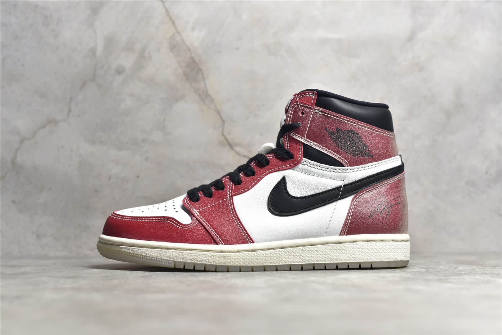 AJ1乔丹之子白红芝加哥高帮 Trophy Room x Air Jordan 1 Retro OG“Freeze Out” 货号：DA2728-100