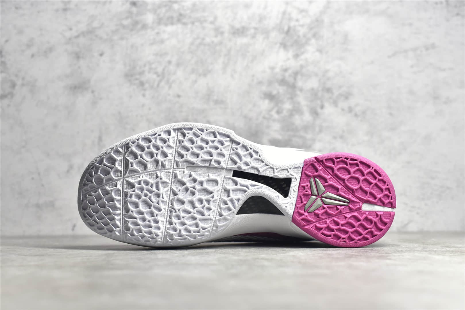 科比6代乳腺癌限定粉色球鞋 NIKE KOBE 6 PROTRO KAY YOW 耐克缓震球鞋 货号：DJ3596-600-潮流者之家