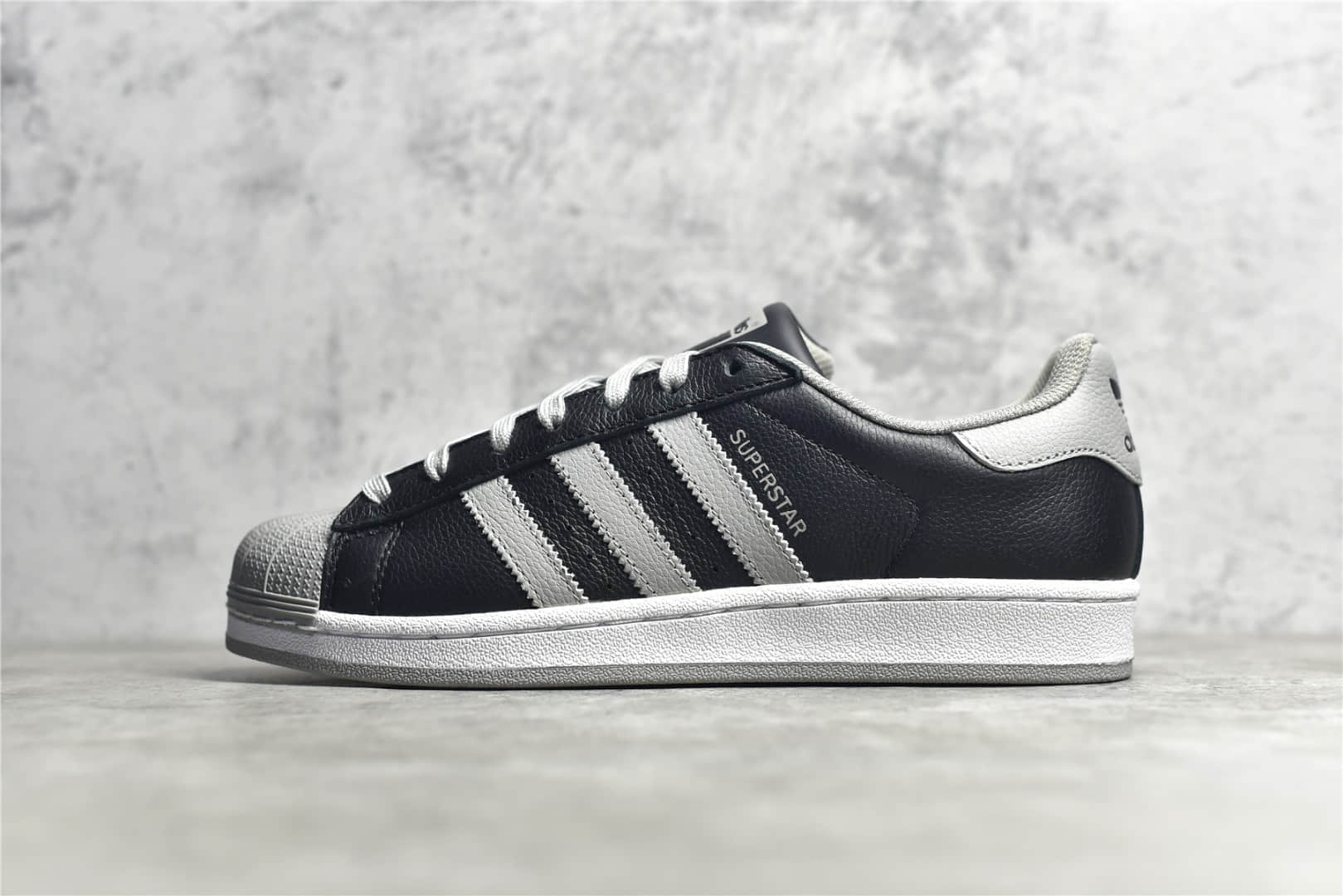 阿迪达斯贝壳头影子灰 Adidas originals Superstar 阿迪达斯三叶草板鞋 阿迪达斯黑灰 货号：EG4962