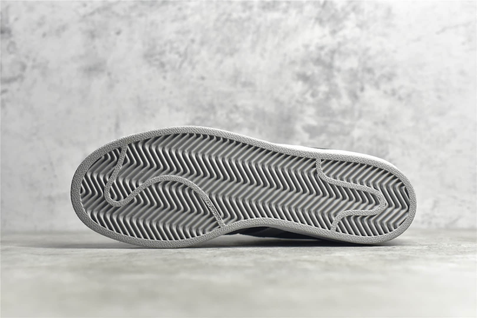 阿迪达斯贝壳头影子灰 Adidas originals Superstar 阿迪达斯三叶草板鞋 阿迪达斯黑灰 货号：EG4962-潮流者之家