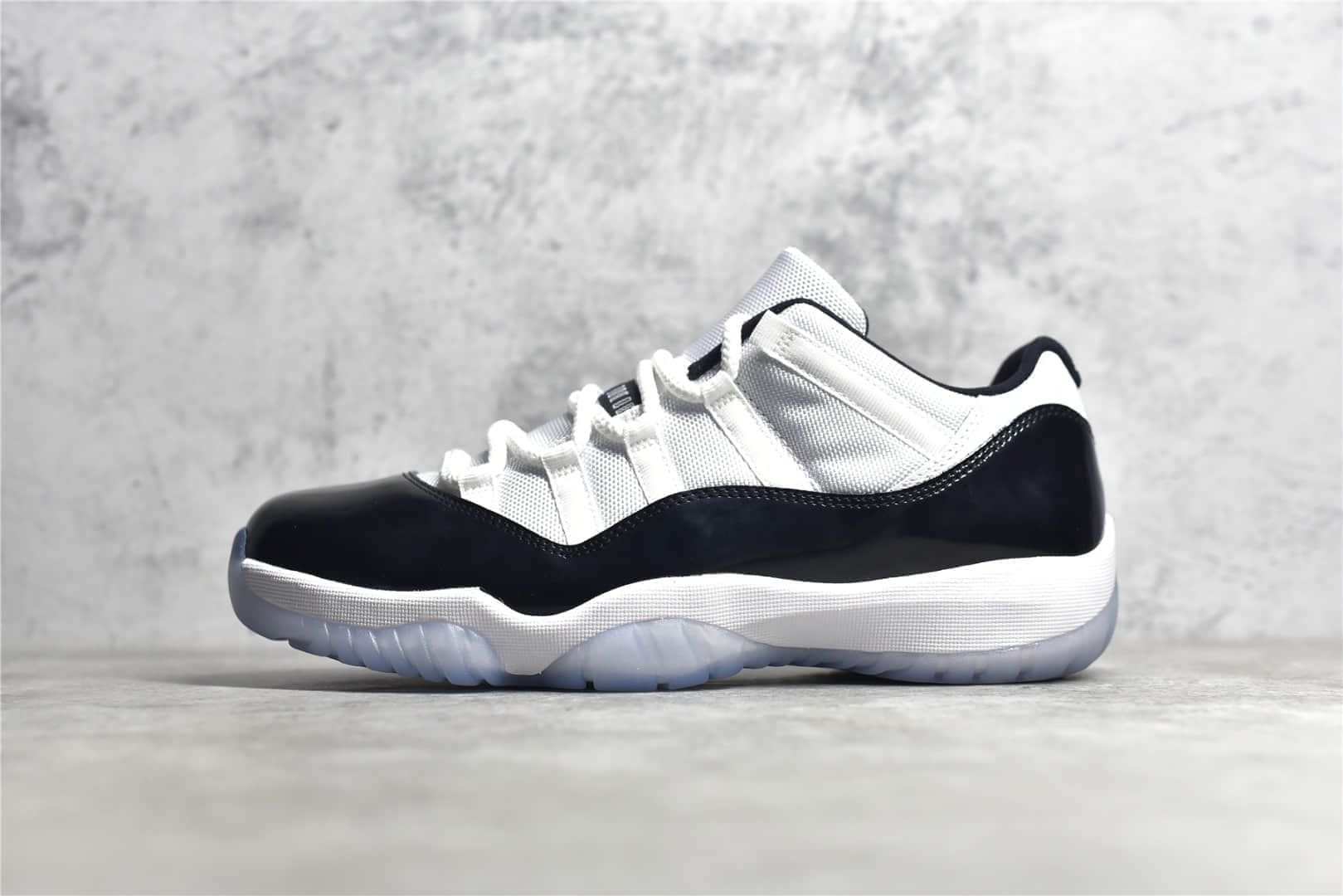 AJ11康扣黑白低帮篮球鞋 Air Jordan 11 Retro Low " Concord " AJ11真碳纯原版本 货号：528895-153