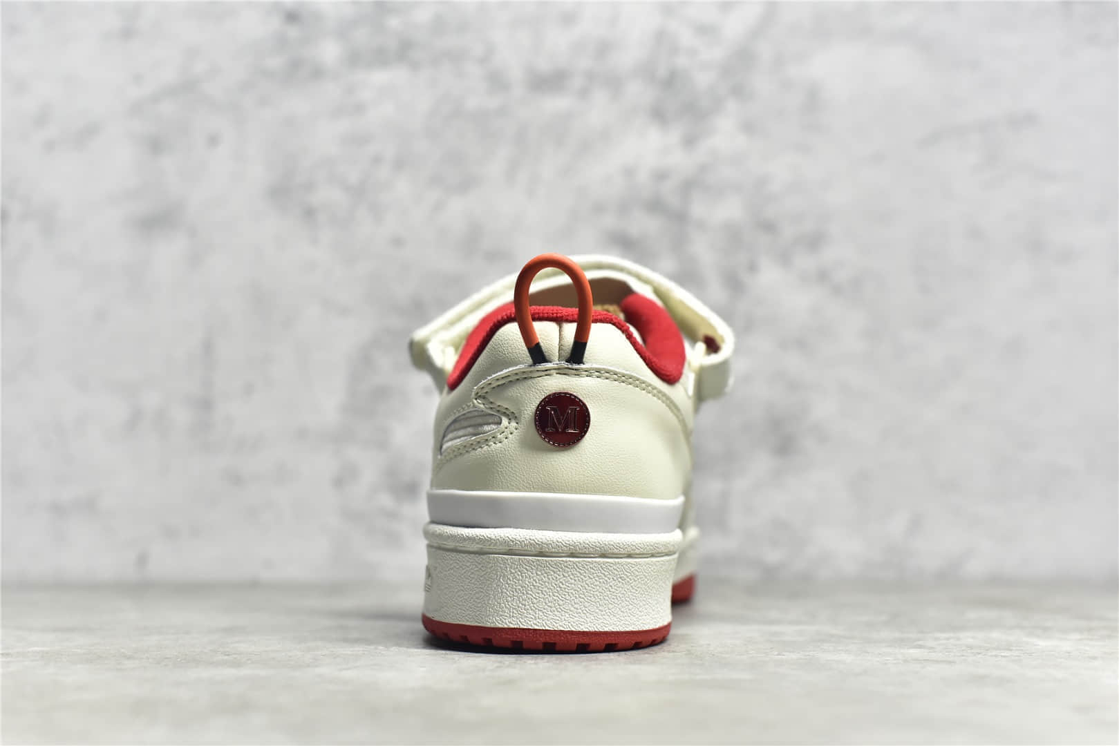 阿迪达斯小鬼当家联名米白红低帮板鞋 Home Alone x adidas Forum Low 货号：GZ4378-潮流者之家