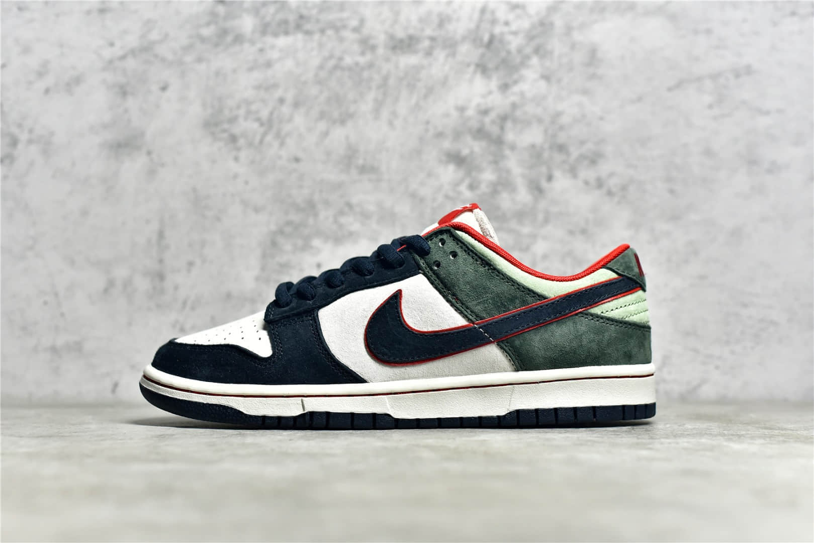 耐克SB Dunk大友克洋联名 Otomo Katsuhiro × Nike SB Dunk Low "Steamboy OST" 货号：LF0039-004