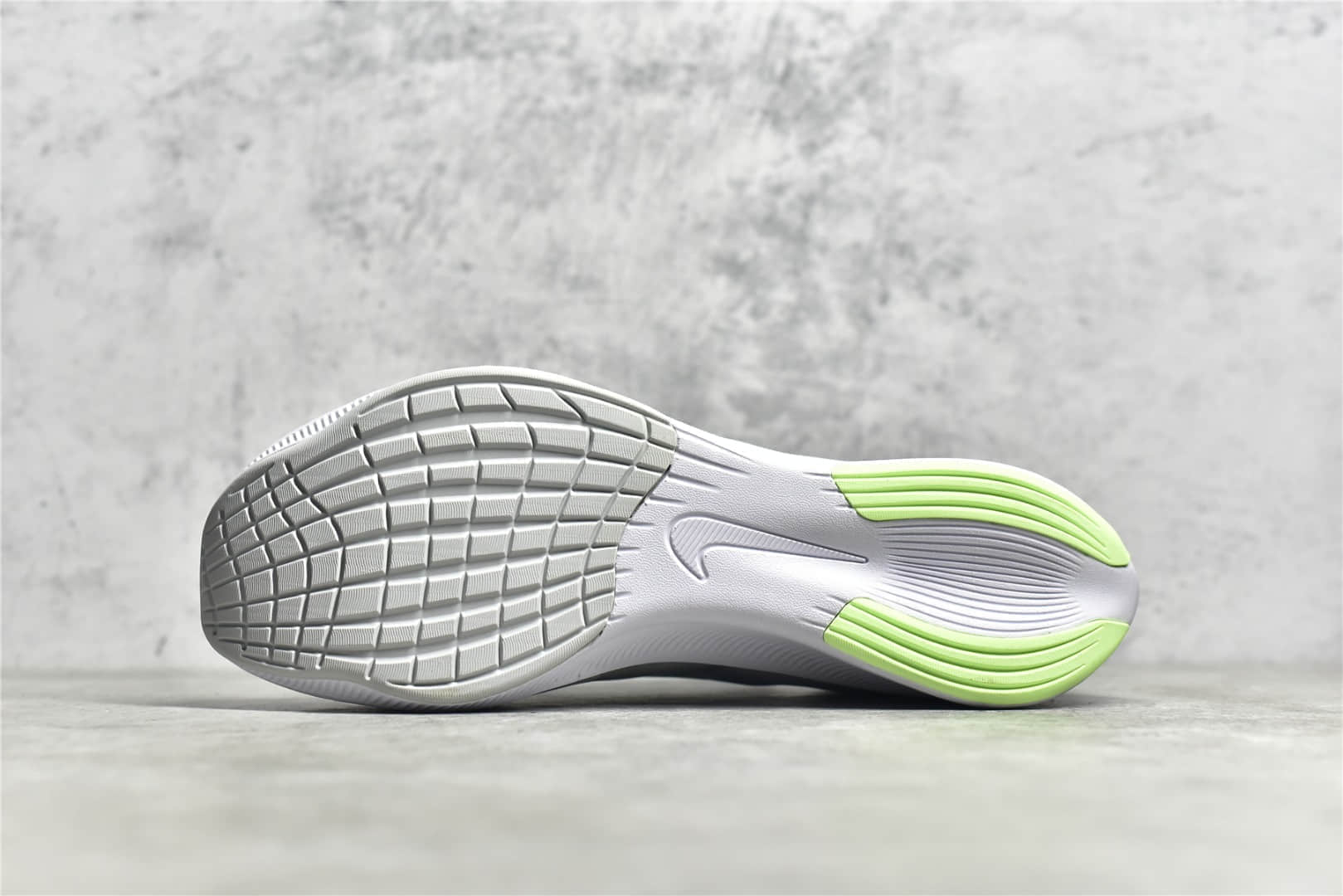 耐克登月飞线4代白色轻跑鞋 Nike Zoom Fly 4 耐克男子超弹碳板跑步鞋 货号：CT2392-700-潮流者之家