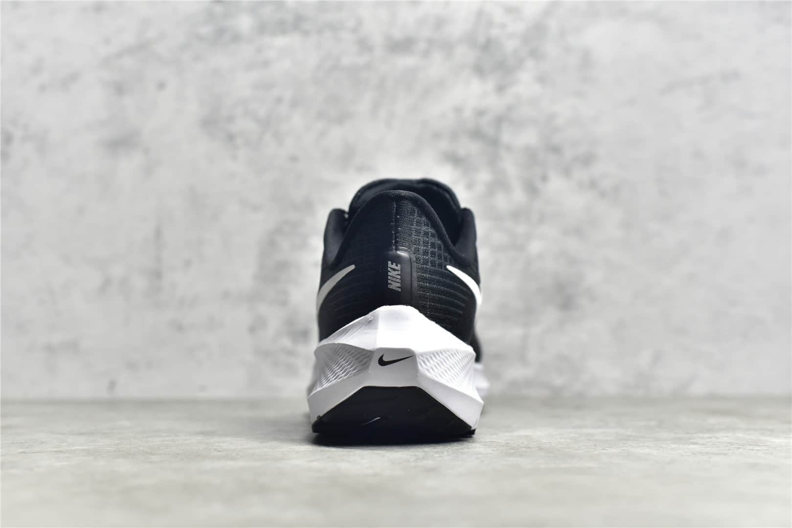 耐克登月39代黑白网面跑鞋 Nike Zoom Pegasus 39 莆田耐克登月货源 耐克透气轻跑鞋 货号：DH4071-001-潮流者之家