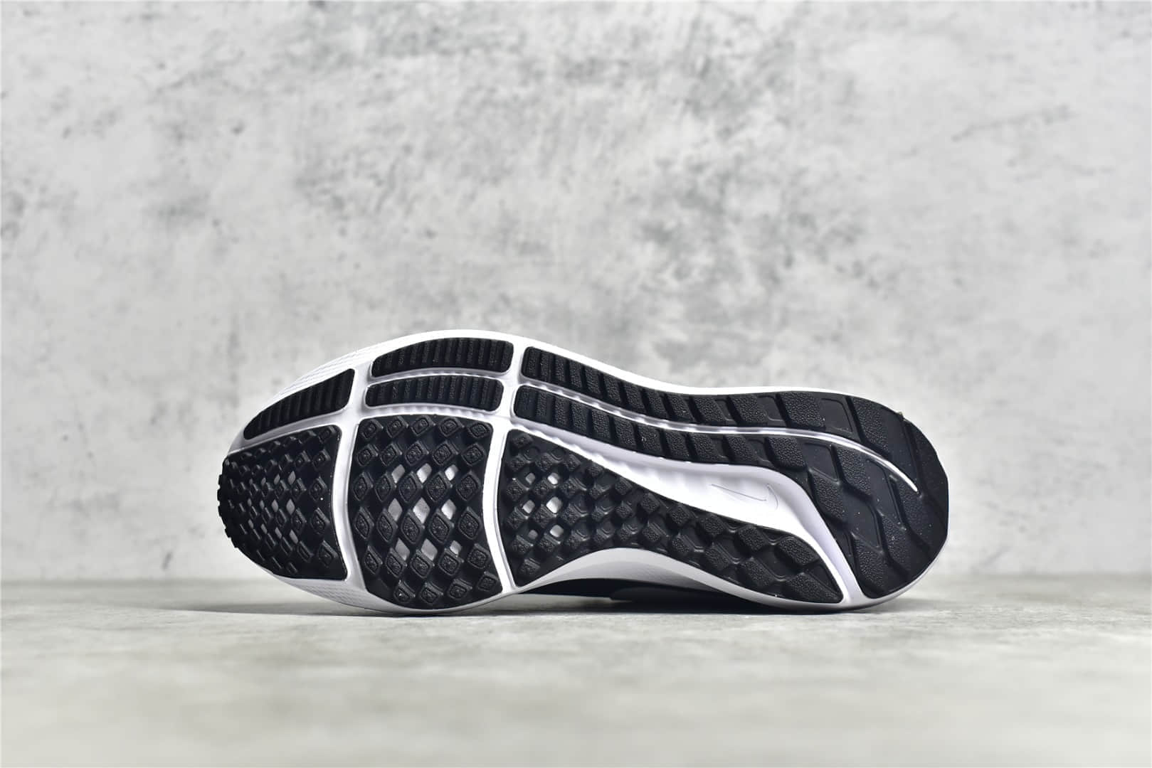耐克登月39代黑白网面跑鞋 Nike Zoom Pegasus 39 莆田耐克登月货源 耐克透气轻跑鞋 货号：DH4071-001-潮流者之家