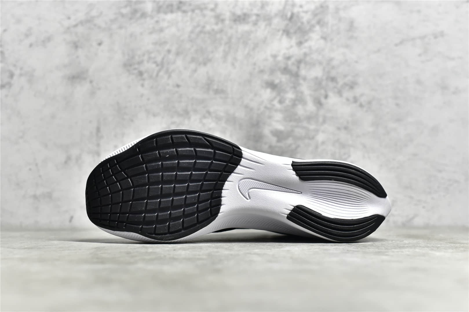 耐克登月飞线4代 Nike Zoom Fly 4 耐克缓震碳板黑色透气跑鞋 货号：CT2392-001-潮流者之家