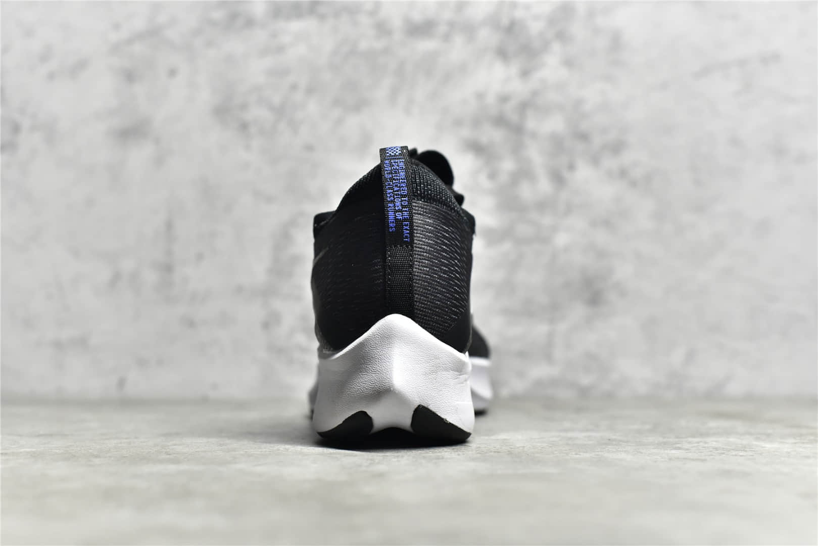 耐克登月飞线4代 Nike Zoom Fly 4 耐克缓震碳板黑色透气跑鞋 货号：CT2392-001-潮流者之家