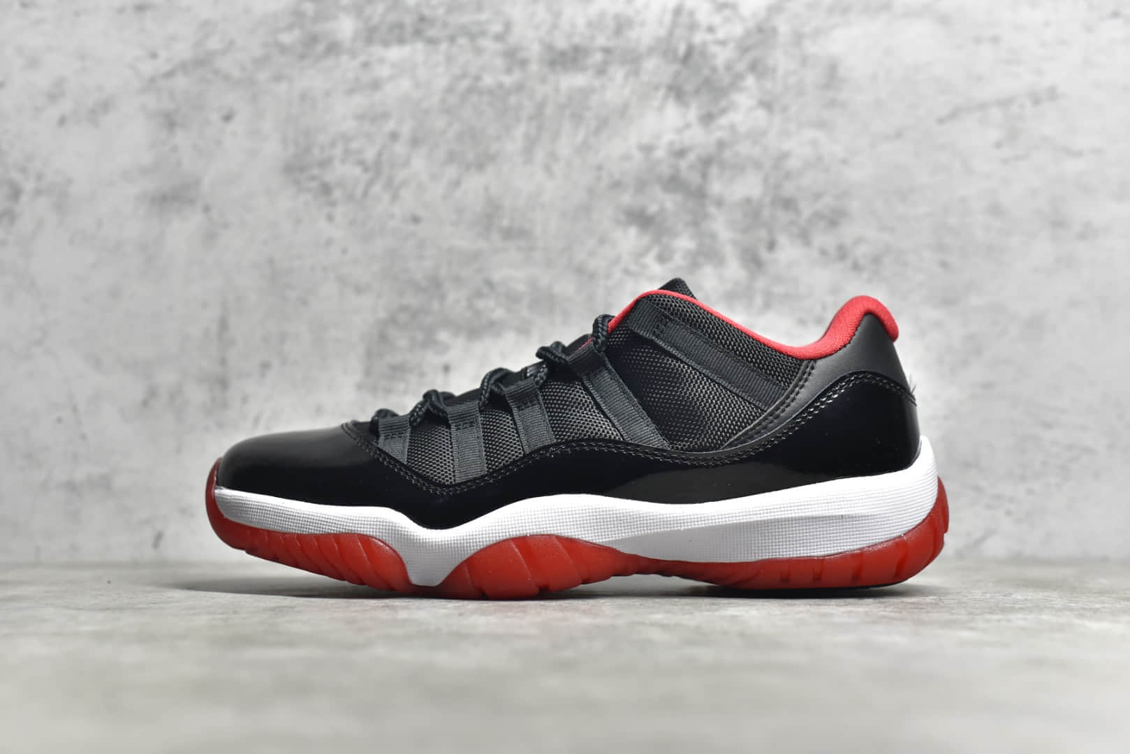 AJ11黑红低帮AJ11大魔王复刻正品 Air Jordan 11 Bred Low AJ11真碳缓震球鞋 货号：528896-012